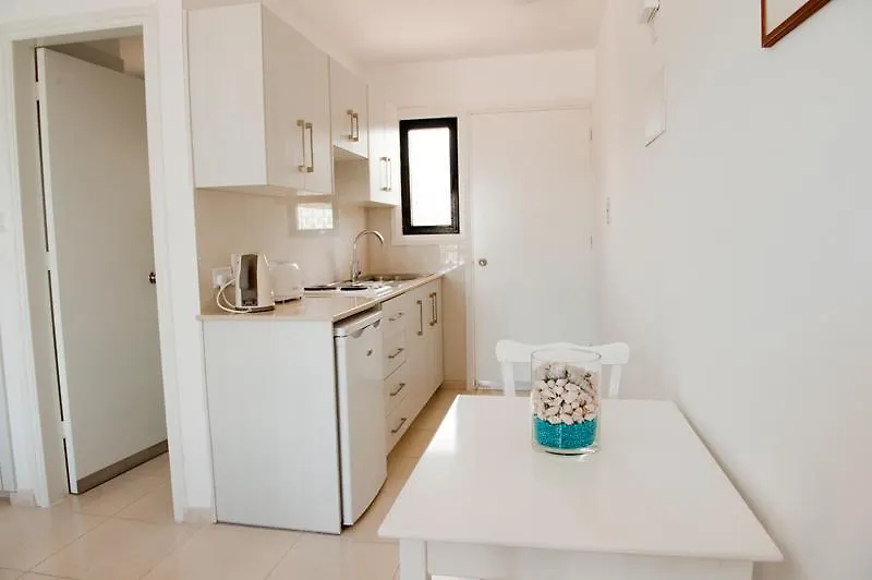 איה נאפה Simos Magic Beach Hotel Apts מלון דירות